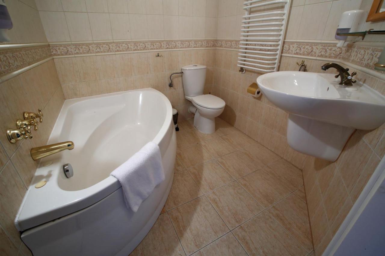 Palac Spichrz Borcz Exteriör bild